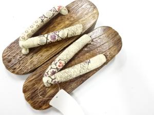 未使用品　桐下駄(24センチ)